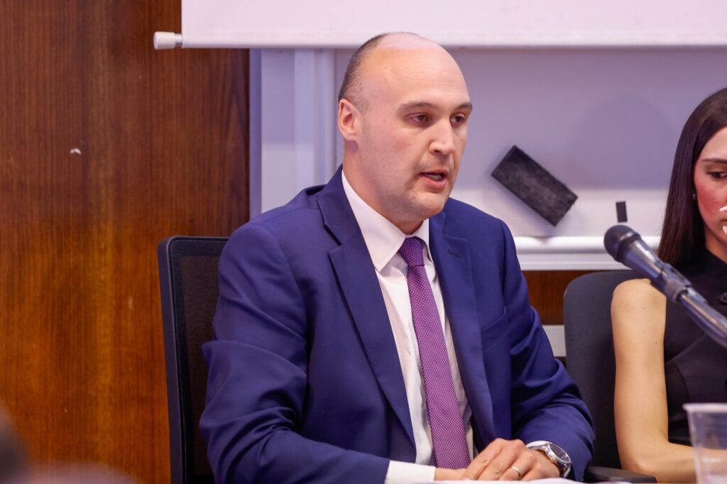 L'Avvocato Roberto Tedesco durante un intervento pubblico